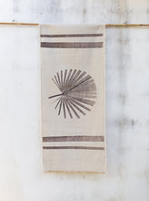 Load image into Gallery viewer, Tablecloth Washingtonia sepia